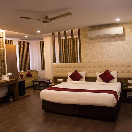 Hotel Sandstone Inn Lucknow Exterior photo