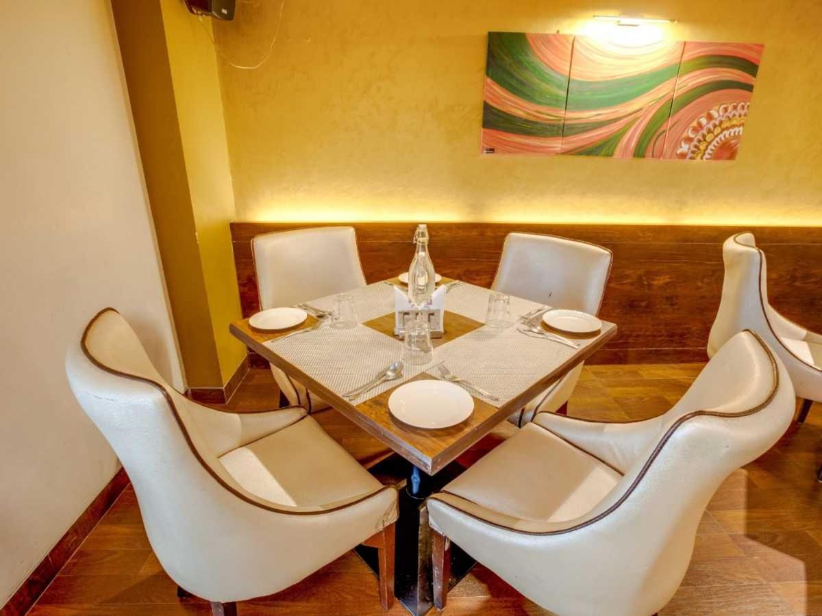 Hotel Sandstone Inn Lucknow Exterior photo